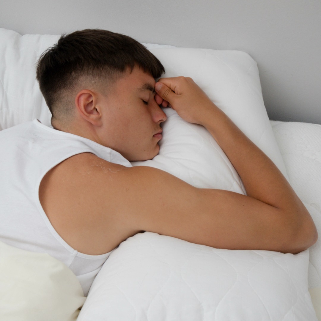 Da apneia aos roncos: como a posição para dormir afeta o corpo?
